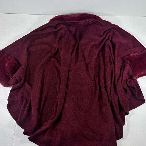 Heidi Daus Faux Fur Cloak Cape Wrap Batwing Sweater Shawl - Picture 8 of 11